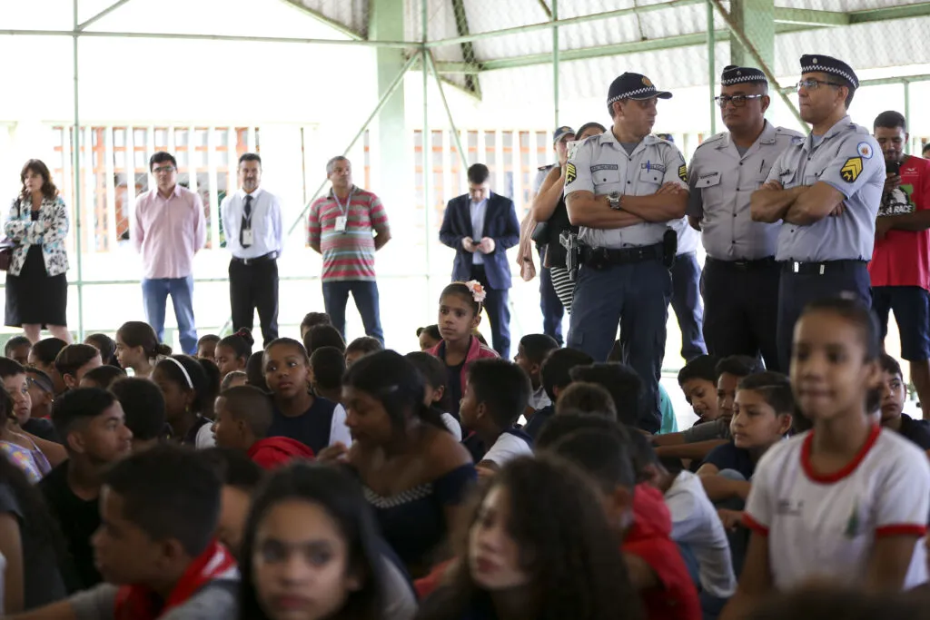 o-modelo-de-escolas-civico-militares-chegou-a-ser-questionado-e-suspenso-temporariamente-pela-justica-colocando-em-xeque-a-gestao-da-educacao-no-estado-foto-marcelo-camargo-agencia-brasil-tvt-news
