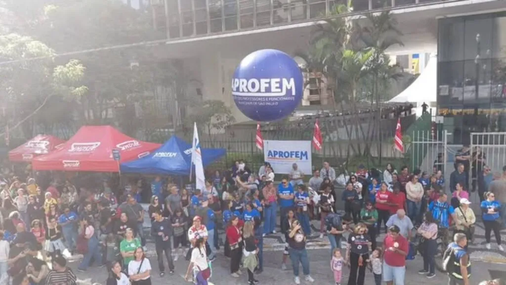 Em greve há 21 dias, o que os professores da cidade de SP querem? 1 em-greve-ha-21-dias-o-que-os-professores-da-cidade-de-sp-querem- -tvt-news