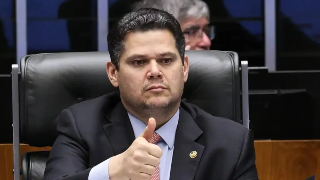 Alcolumbre destrava PEC do fim da escala 6x1 e envia proposta à CCJ 1 presidente-do-senado-assinou-despacho-que-encaminha-pec-para-a-ccj-foto-lula-marques-abr