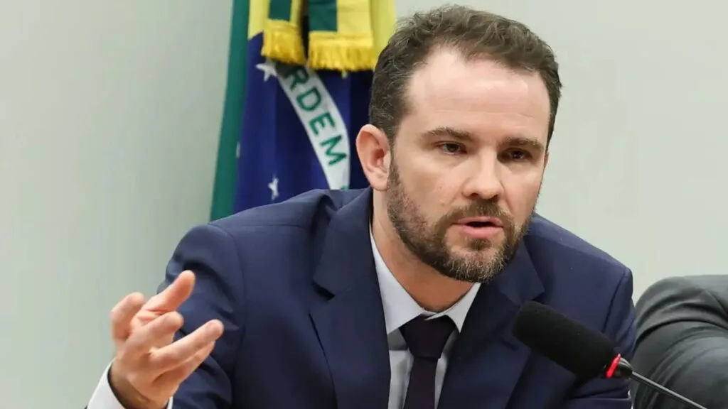 Governo Lula prepara novo programa para reduzir endividamento das famílias 1 endividamento-ministro-da-fazenda-dario-durigan-anunciou-no-inicio-de-julho-que-governo-federal-comecaria-a-retirar-o-subsidio-da-gasolina-foto-lula-marques-agencia-brasil