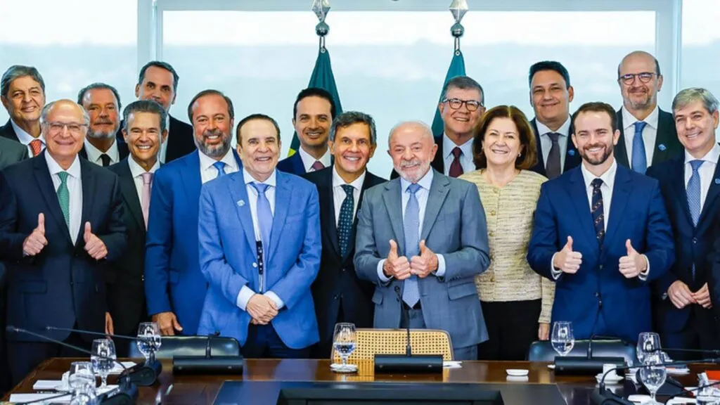 Presidente Lula adota medidas para diminuir preço dos combustíveis 1 lula-e-silveira-recebem-setor-de-biocombustiveis-e-reforcam-compromisso-com-a-transicao-energetica-liderancas-reconheceram-o-historico-de-incentivo-aos-biocombustiveis-nos-governos-lula-foto-ricardo-stuckert-pr