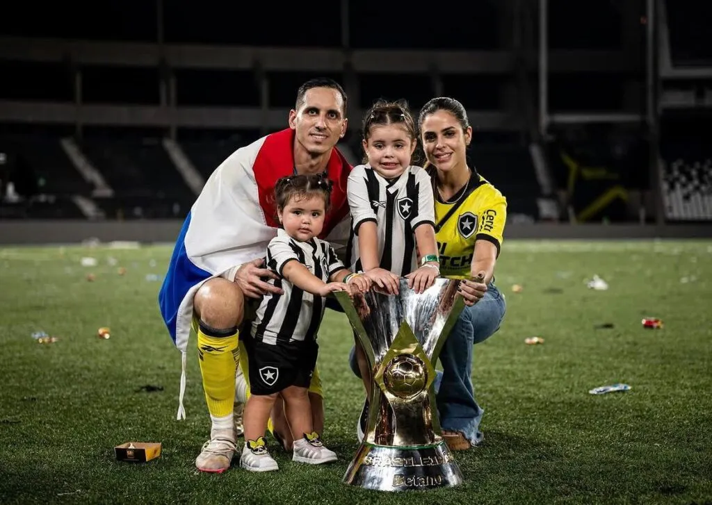 copa-do-mundo-estados-unidos-x-paraguai-nesta-sexta-12-o-goleiro-gatito-fernandez-e-sua-familia-reproducao-redes-sociais-tvt-news