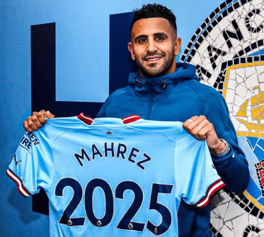 faltam-9-dias-para-a-copa-esta-e-a-edicao-com-mais-paises-africanos-da-historia-riyad-mahrez-segurando-a-camisa-do-city-quando-foi-renovado-para-a-temporada-de-2025-reproducao-redes-sociais-tvt-news