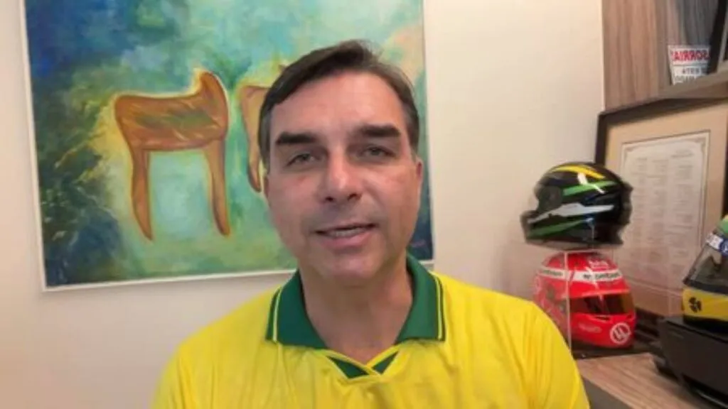 pf-avalia-incluir-flavio-bolsonaro-em-lista-da-interpol-para-rastrear-dinheiro-do-filme-dark-horse-senador-diz-que-recursos-foram-direcionados-para-financiar-producao-foto-reproducao-tvt-news