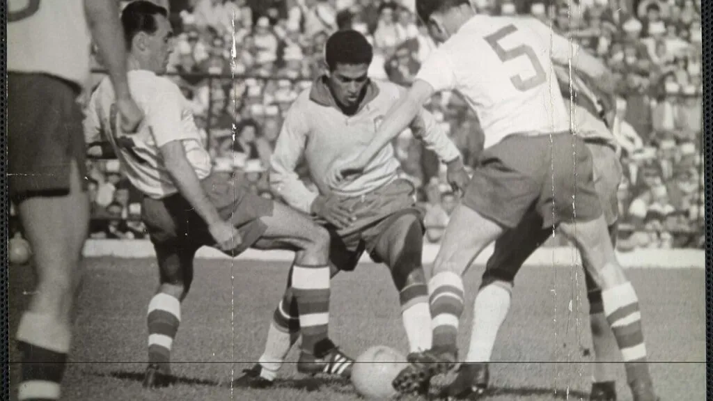 Brasil lambe as feridas da derrota na Copa 2026 e busca explicações 5 trump-confirma-que-pediu-a-fifa-para-revisar-cartao-vermelho-de-balogun-garrincha-1962-tvt-news