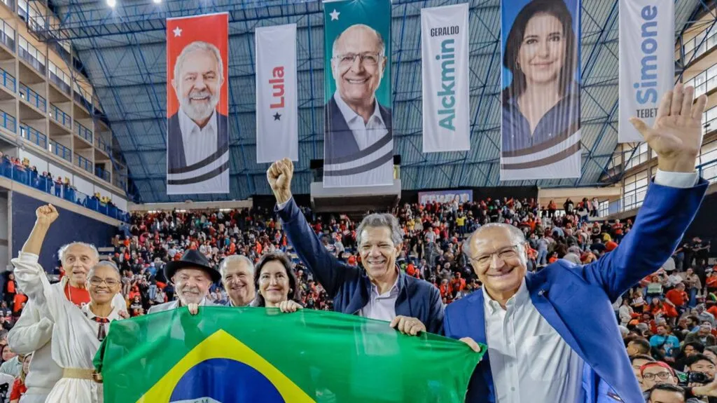 Lula lança campanha à reeleição no Estádio da Vila Euclides, berço do sindicalismo no ABC 4 pesquisas-datafolha-atlasintel-e-quaest-atualizam-cenario-eleitoral-presidente-da-republica-luiz-inacio-lula-da-silva-durante-convencao-da-federacao-brasil-da-esperanca-tarifaco-em-artigo-no-washington-post-lula-critica-postura-dos-eua-brasil-nega-visto-para-servidores-dos-eua-que-queriam-monitorar-urnas-haddad-marina-silva-simone-tebet-presidente-lula-durante-posse-da-nova-diretoria-do-sindicato-dos-metalurgicos-do-abc-em-sao-bernardo-do-campo-sp-damasceno-foto-ricardo-stuckert-tvt-news