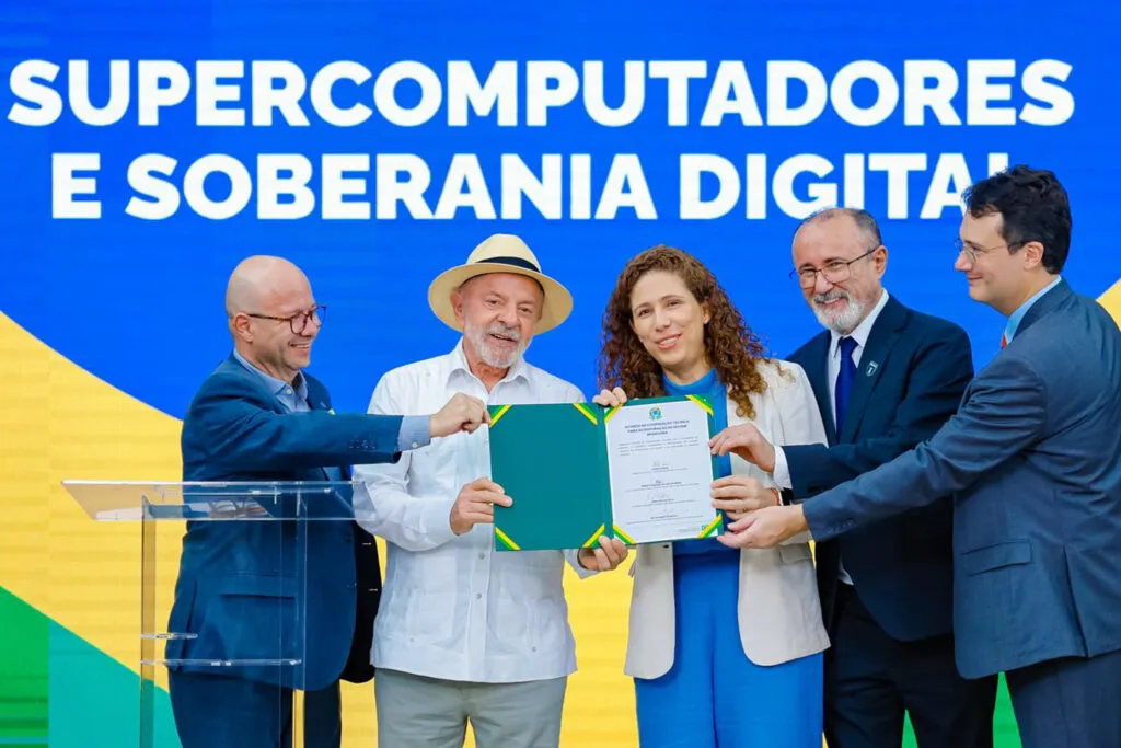 Lula anuncia supercomputador para inteligência artificial brasileira 1 lula-anuncia-supercomputador-para-inteligencia-artificial-brasileira-nuvem-brasileira-supercomputador-de-inteligencia-artificial-brasileira-devera-alcancar-aproximadamente-7-200-petaflops1-cerca-de-7-2-quintilhoes-de-operacoes-matematicas-por-segundo-tvt-news
