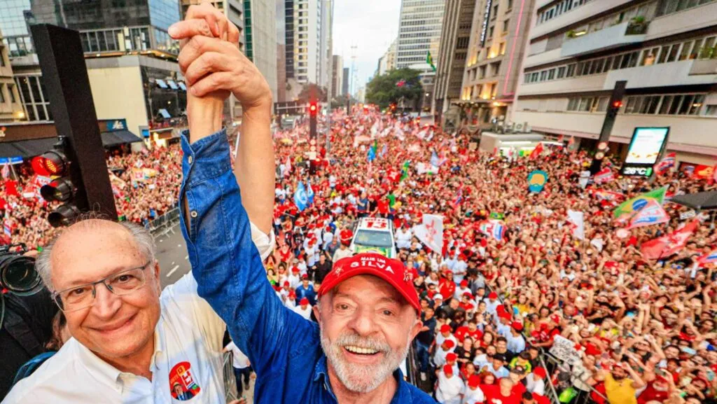 presidente-lula-reuniu-apoiadores-em-sao-paulo-neste-sabado-24-apos-caminhada-em-copacabana-no-rio-de-janeiro-em-discurso-agradeceu-a-mobilizacao-popular-e-afirmou-que-a-eleicao-deste-domingo-define-os-rumos-do-pais-foto-ricardo-stuckert