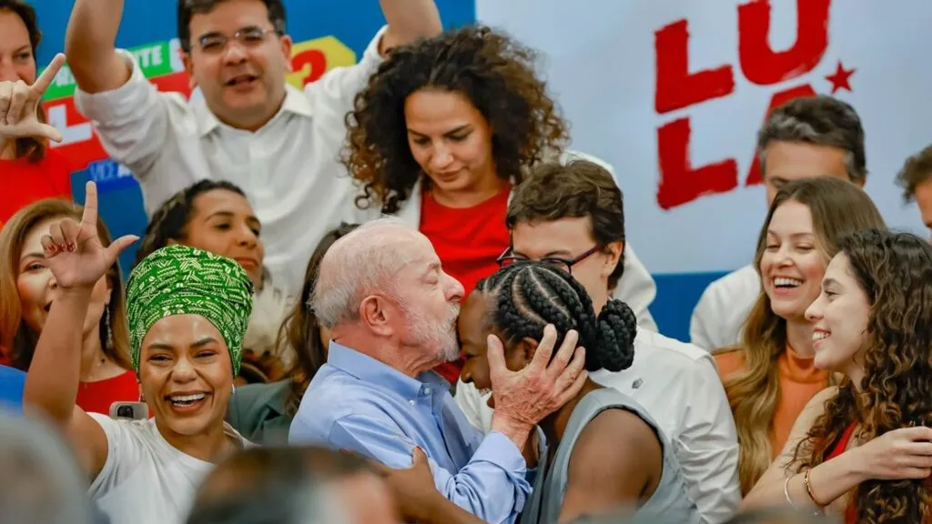 As novas lideranças da esquerda eleitas em 2026 2 novas-liderancas-esquerda-2026-lula-eleicoes-eleicao-segundo-turno-2-turno-vira-voto-guilherme-cortez-luna-ana-elisa-ana-julia-janones-anielle-franco-juventude-escala-6x1-congresso-esquerda-parlamentares-deputados-deputadas-senadores-senadoras-deputada-deputado