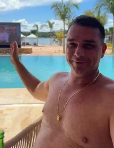 Flávio Bolsonaro era usuário master de conta ligada a jatinho usado por Vorcaro 2