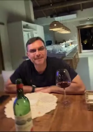 Flávio Bolsonaro era usuário master de conta ligada a jatinho usado por Vorcaro 3