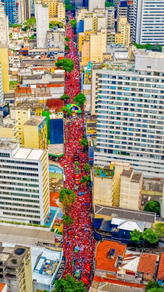 Lula encerra campanha com milhares nas ruas de São Paulo 2 lula-caminhada-sao-paulo